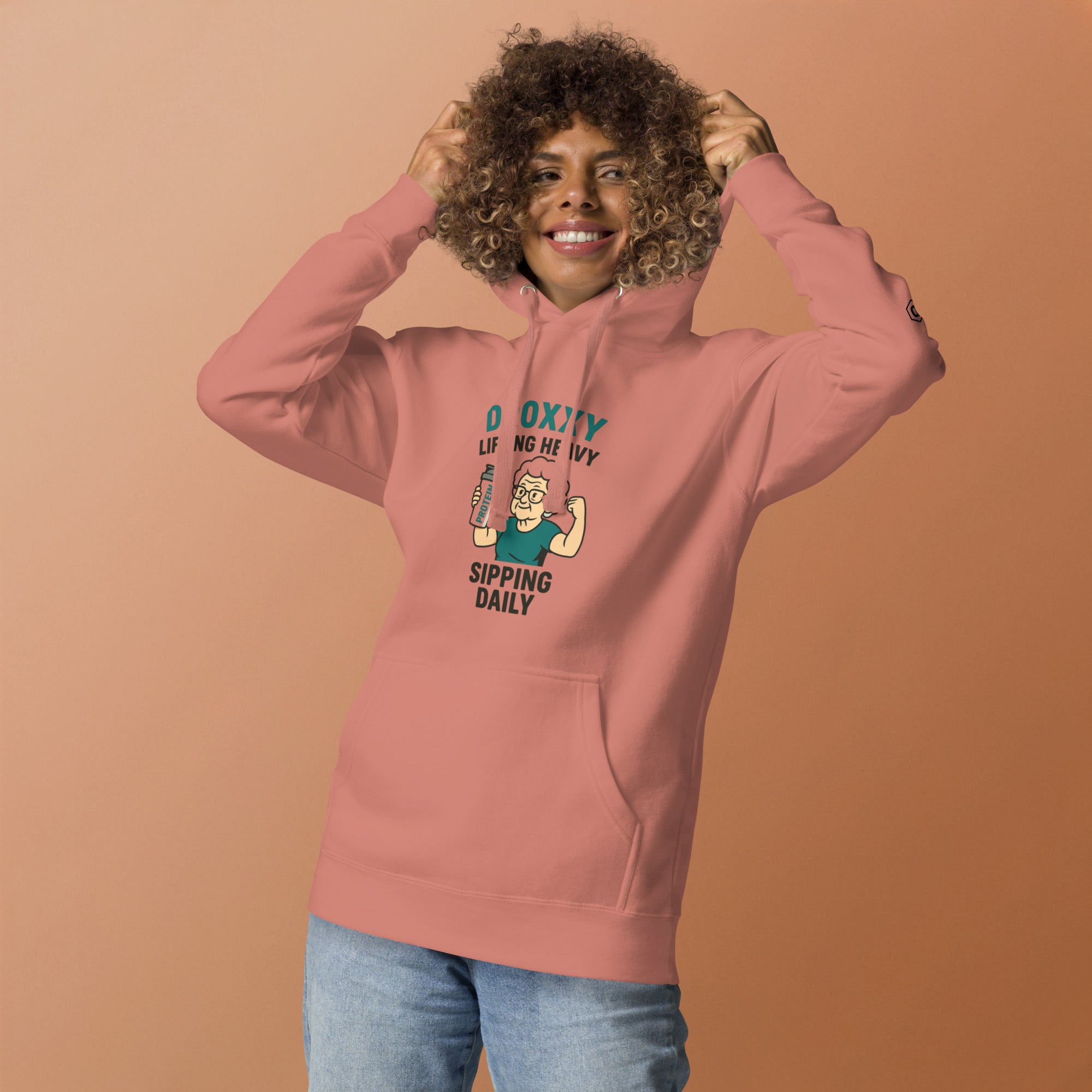Mikina DROXXY – Unisex mikina DROXXY – Lifting Heavy, Sipping Daily | Stylová streetwear móda