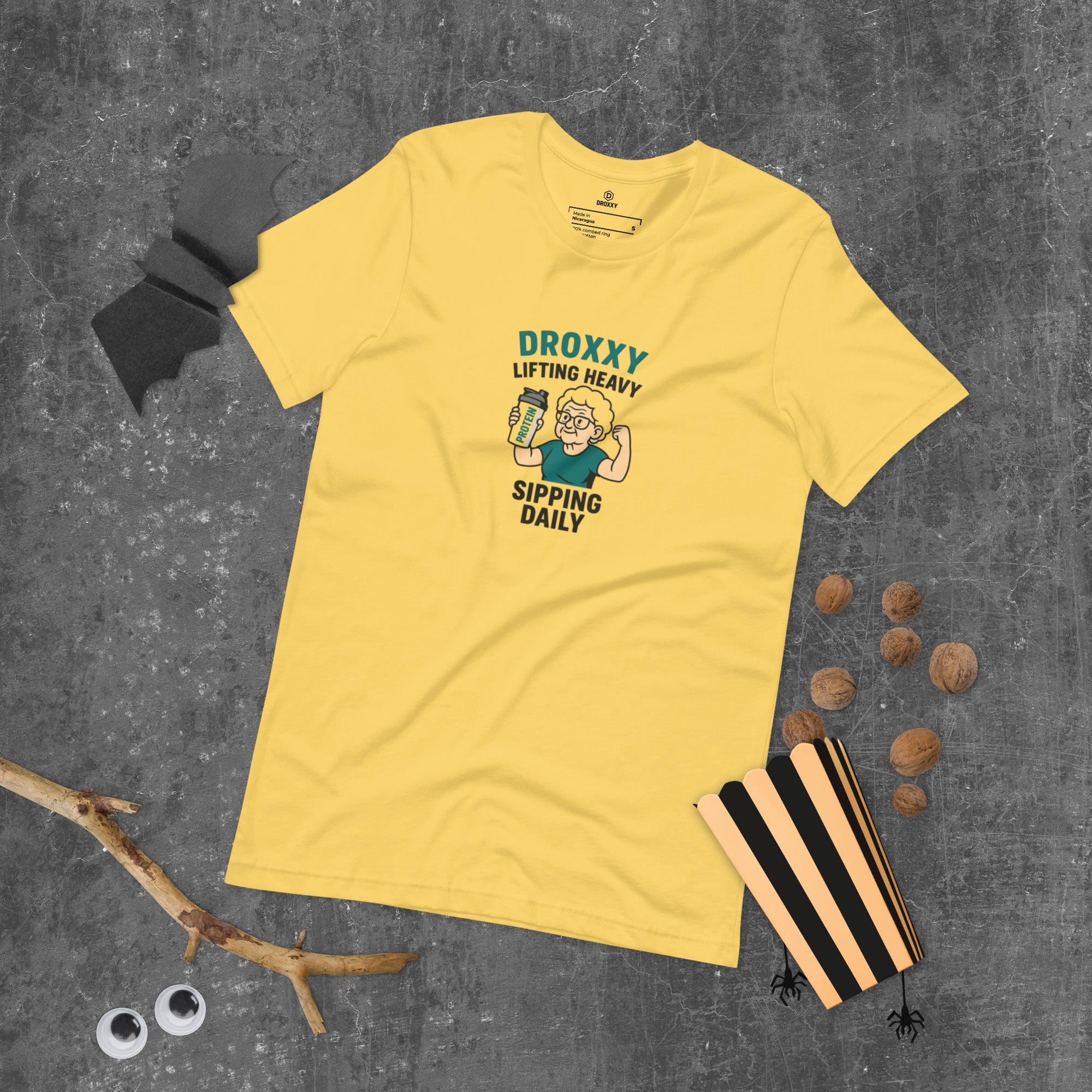 Tričko DROXXY – Unisex tričko DROXXY – Lifting Heavy, Sipping Daily | Originální streetwear